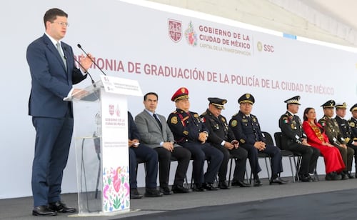 426 New Police Officers Graduate in Mexico City; Economic Stimulus Announced for World Cup Work