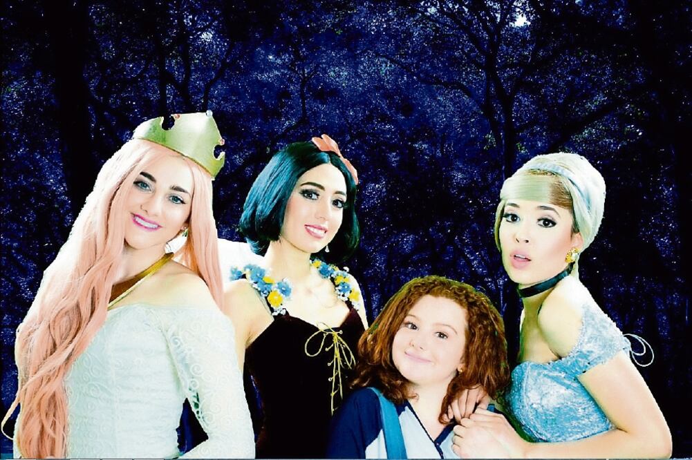 Una pequeña viaja a un mundo en el que viven los personajes de los cuentos. / CORTESÍA