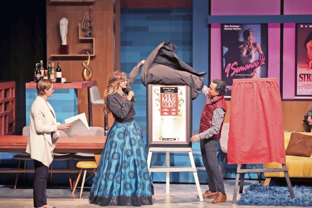 Lucía Méndez y Angélica María develan doble placa, por 200 y 300 representaciones. (VALENTE ROSAS)