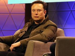 Tesla, de Elon Musk, elimina ganancias de 2021 por caída del bitcoin