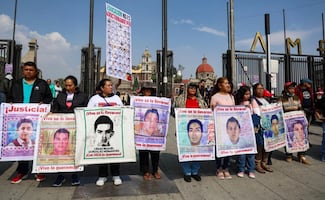 Familiares de los 43 de Ayotzinapa acuden a misa en la Basílica de Guadalupe; renuevan fe y esperanza para exigir justicia