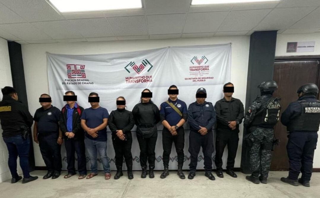 Los detenidos son identificados como Octavio “N”, Néctar “N”, Porfirio “N”, Jairo Armando “N”, Erick “N”, Osvaldo Bladimir “N”, Roxana Isabel “N” y María Isabel “N”. Foto: Especial
