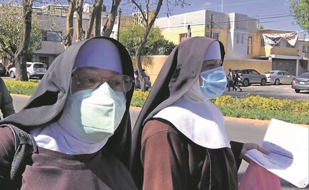 Religiosas acuden a vacunarse