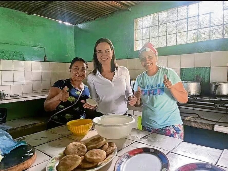 Un restaurante fue cerrado por el gobierno porque dos de sus dueñas se fotografiaron con María Corina Machado. Foto: Cortesía