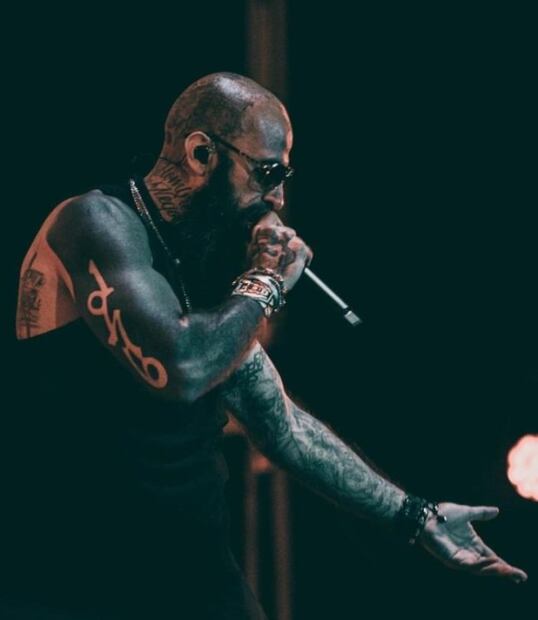 Feministas critican que compartan video de Babo, aunque sea "misógino y asqueroso"