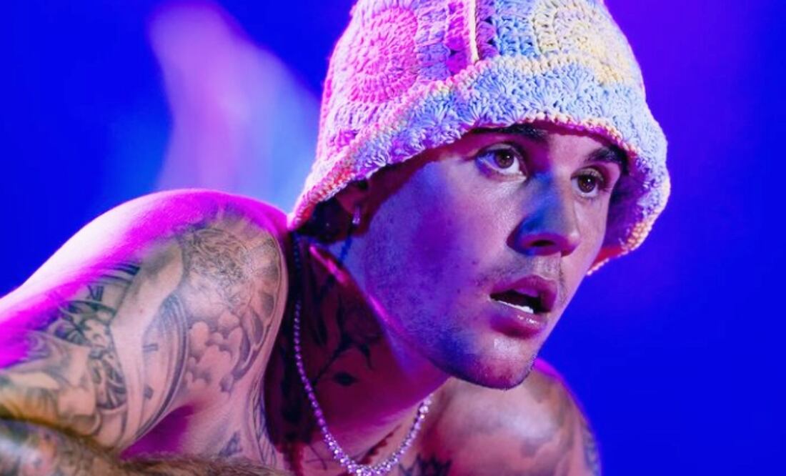 En internet se viralizó una fotografía de Justin Bieber modelando las chanclas de botella de Balenciaga. Foto: Instagram @justinbieber