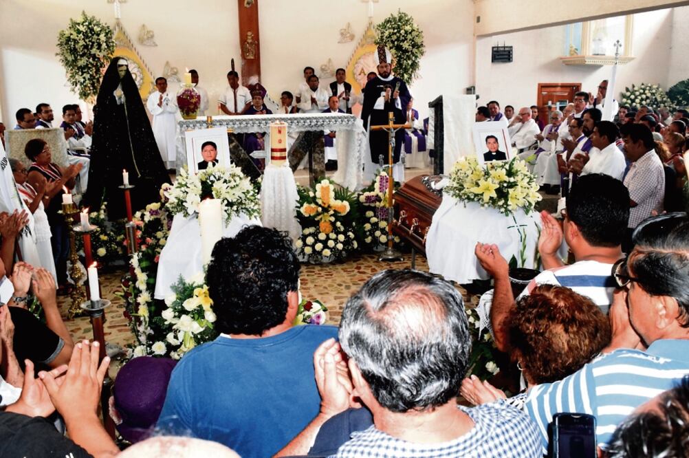 Durante la misa de despedida de los religiosos asesinados, el arzobispo de Xalapa, Hipólito Reyes Larios, denunció que la inseguridad es una constante desde hace varios años en todo el territorio veracruzano (CORTESÍA DIARIO MARCHA)