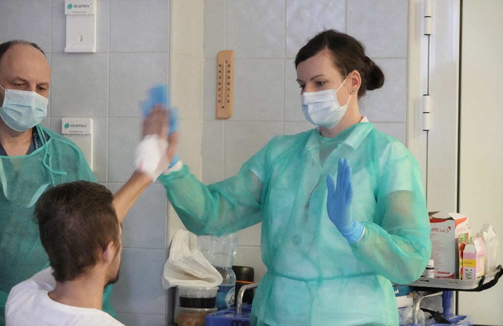 Zona Covid de un hospital en Polonia. Foto: AP / Czarek Sokolowski