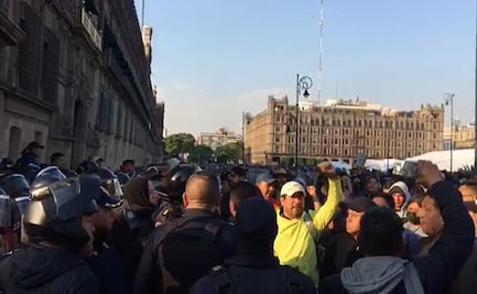 "¡Cabecita de algodón, aquí está tu plantón!": Entra a Palacio Nacional comisión de la CNTE