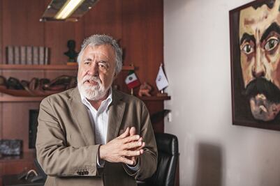 “Ahora vamos por una estación de radio del Congreso”