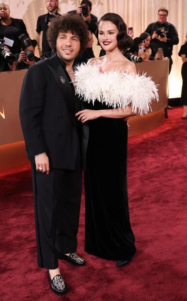 Benny Blanco y Selena Gomez. (Photo by Michael Tran / AFP) / -- IMAGE RESTRICTED TO EDITORIAL USE - STRICTLY NO COMMERCIAL USE --