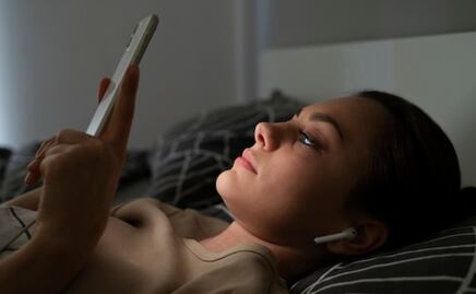 Lo que debes hacer antes de dormir para descansar mejor; experto en sueño lo explica