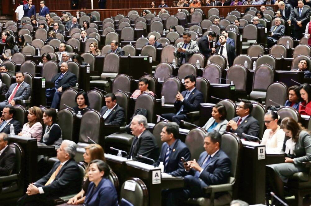 La falta de reglas de operación para el llamado “bono secreto” provocó que en la Cámara de Diputados se dividieran posturas sobre el destino de estos recursos. (BERENICE FREGOSO. EL UNIVERSAL)