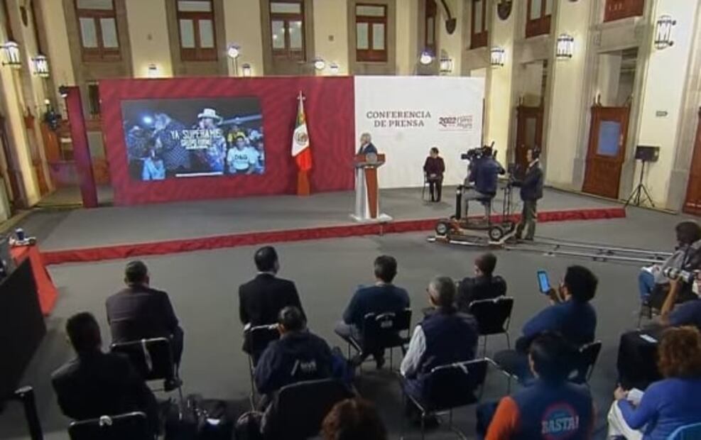 AMLO suma a su playlist de la mañanera “Ya Supérame”, de Grupo Firme