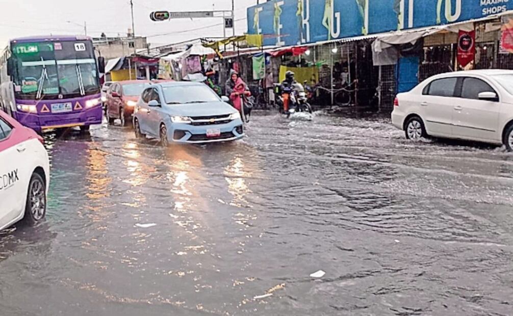 La zona de Peralvillo quedó inundada tras las fuertes lluvias de este lunes por la tarde. Foto: Especial