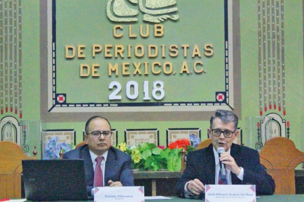 Alegato. El abogado Ernesto Villanueva (izq.) dio a conocer que ya se presentaron tres denuncias para demostrar que José Alfonso Suárez del Real (der.) es inocente (ESPECIAL)