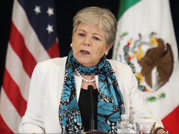 Productoras y comercializadoras de armas acentúan dramáticamente formas de violencia: Canciller Bárcena