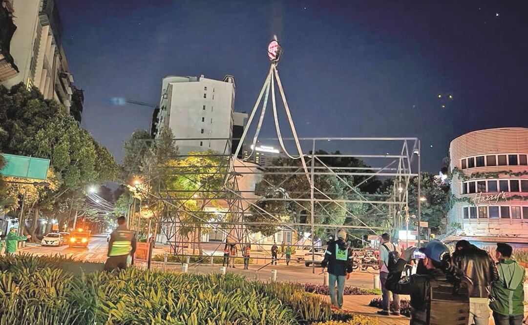 La estructura retirada tenía una dimensión de 12.90 x 8.30 metros y un peso de 3 toneladas; estaba en la azotea de un inmueble ubicado en área de conservación patrimonial, informó el Invea.Foto: Especial