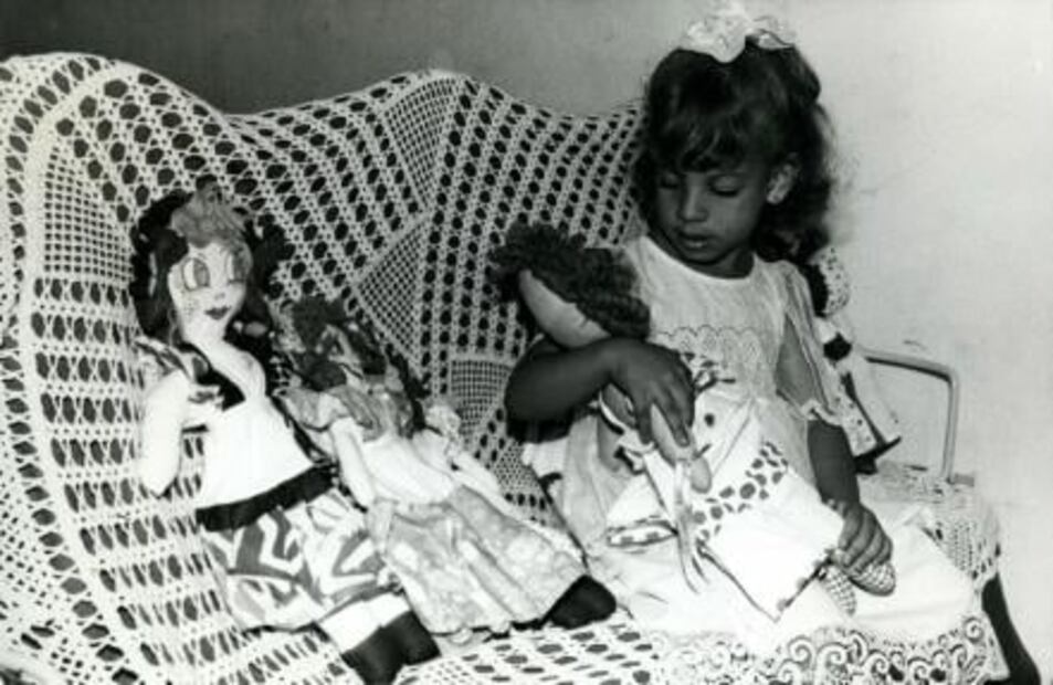 El hombre que revive muñecas