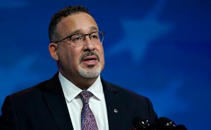 Biden presenta formalmente a Miguel Cardona como nominado a secretario de Educación en EU