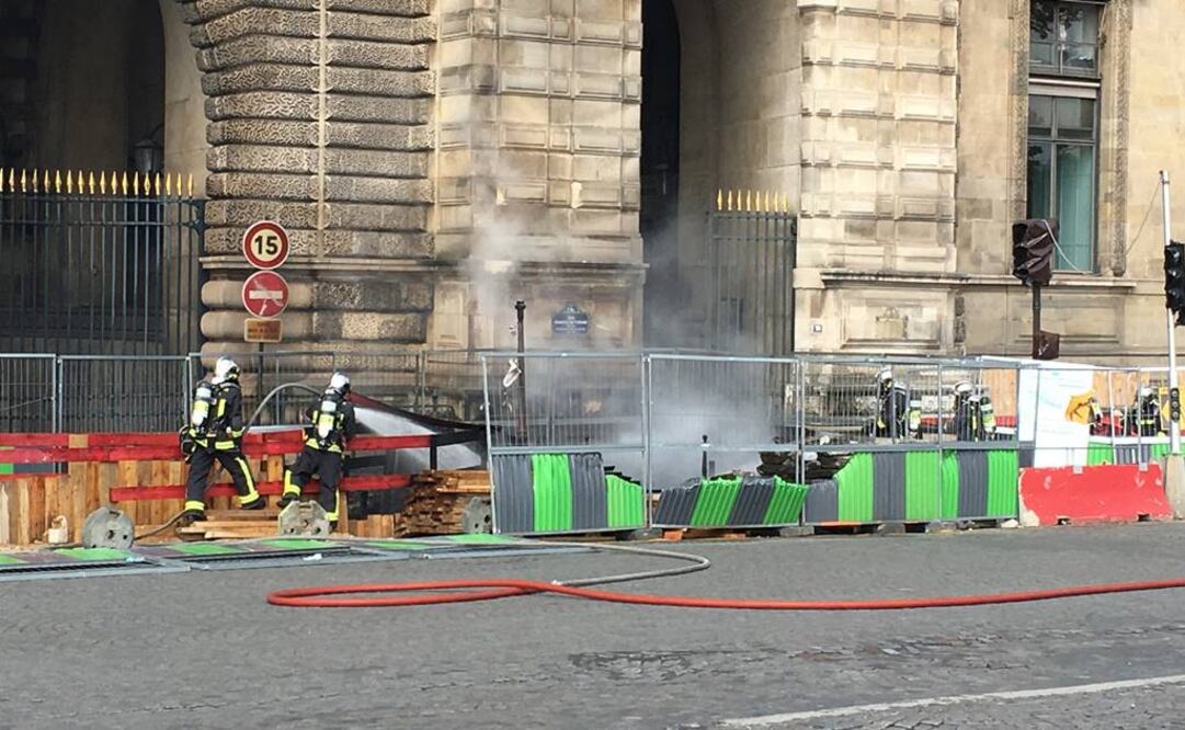 Los bomberos tardaron algo más de media hora en controlar el incendio. (FOTO: Notimex)