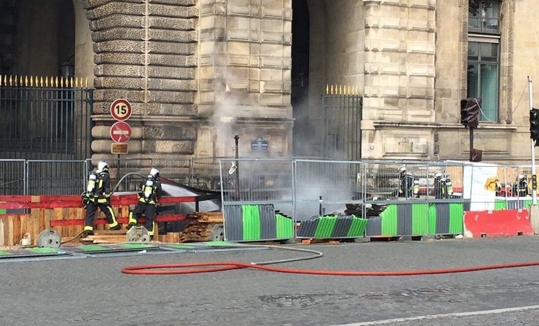 Los bomberos tardaron algo más de media hora en controlar el incendio. (FOTO: Notimex)