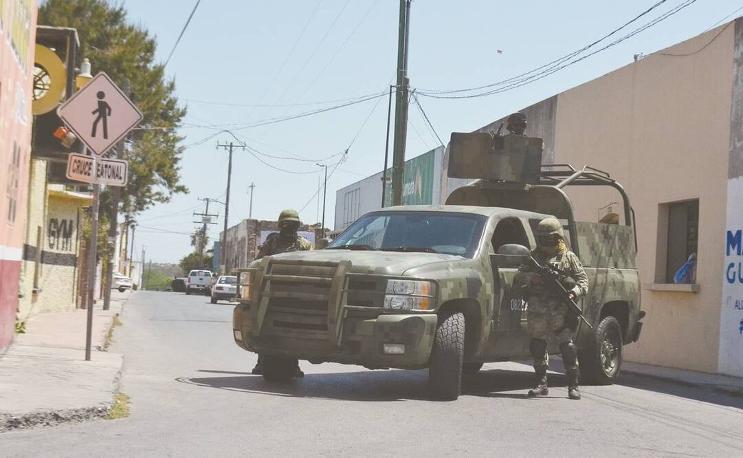 La Sedena y la PFM encabezaron el operativo en dos domicilios de Nuevo León el pasado martes. Foto: Emilio Vásquez/ El Universal.