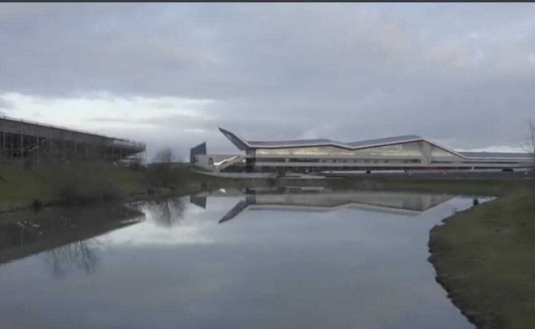 La fabricante de autos británica, Aston Martin, se asoció con la F1 para construir una fábrica. Foto:Twitter @AstonMartinF1