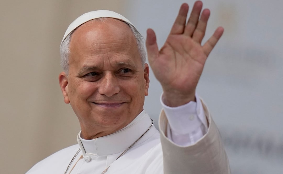 El papa León XIV llega para su audiencia semanal en la Plaza de San Pedro en la Ciudad del Vaticano, el 13 de mayo del 2026. Foto: AP