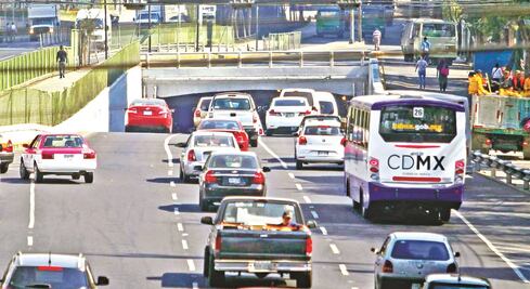 Este miércoles 22 de enero no circulan autos con engomado rojo