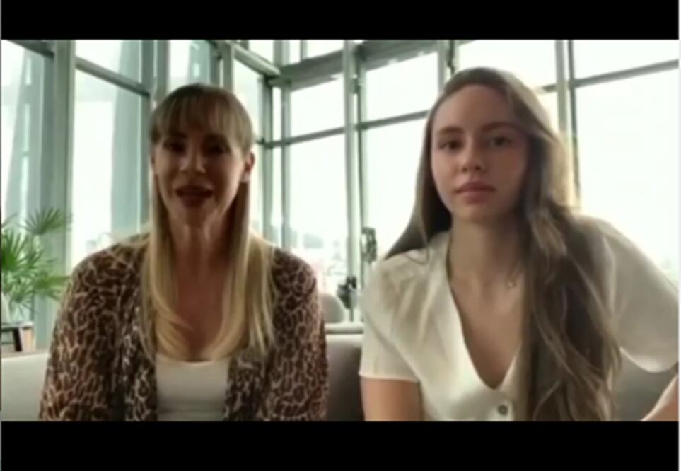 Ginny Hoffman y su hija Alexa. Foto: Captura