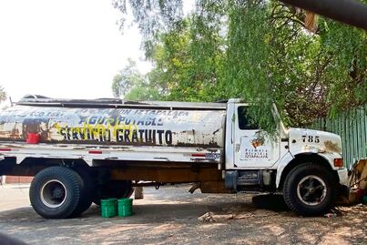Circulan pipas de agua de hasta 34 años en CDMX