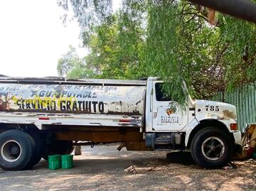 Circulan pipas de agua de hasta 34 años en CDMX