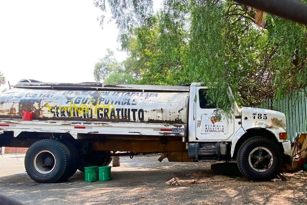 La alcaldía Iztapalapa cuenta con 154 pipas. La más antigua es de 1989; 80 vehículos de finales de 1990, y los más nuevos son de 2016. Foto: Berenice Fregoso / El universal