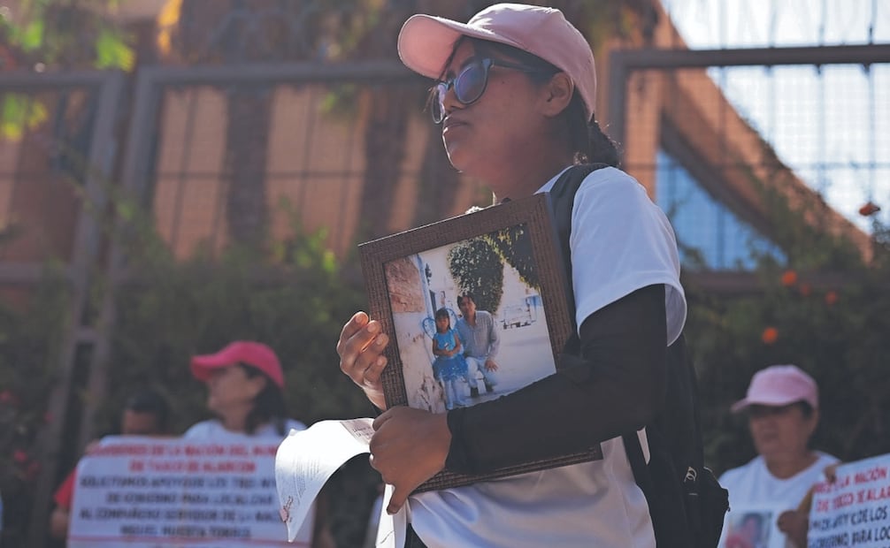 Jazmín Huerta y su familia son desplazados y buscan a Miguel Huerta Torres a la distancia.  Foto: Arturo de Dios Palma