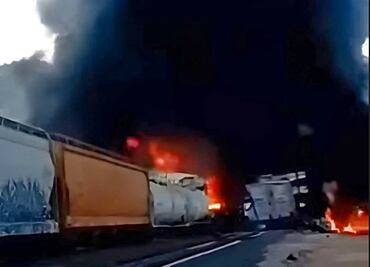 Tren que transportaba alcohol etílico se descarrila y explota en Tepetitlán, Hidalgo