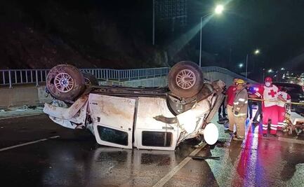 Mueren prensados 5 jóvenes tras choque en Nogales, Sonora; hay dos heridos