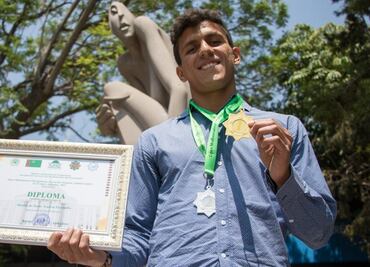 ¿Quién es Héctor García, el joven mexicano bicampeón mundial de matemáticas?