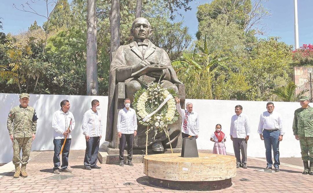 El presidente Andrés Manuel López Obrador encabezó ayer la ceremonia por el 215 aniversario del natalicio de Benito Juárez. Foto: PRESIDENCIA