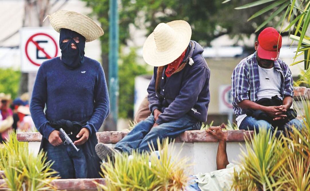 Durante seis días hombres armados que se identificaron como policías comunitarios tomaron el control de la seguridad en Chilapa, municipio que se disputan dos organizaciones criminales