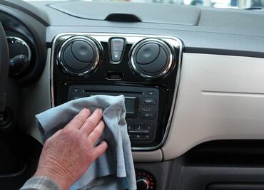 Siete pasos para mantener limpio el tablero del auto