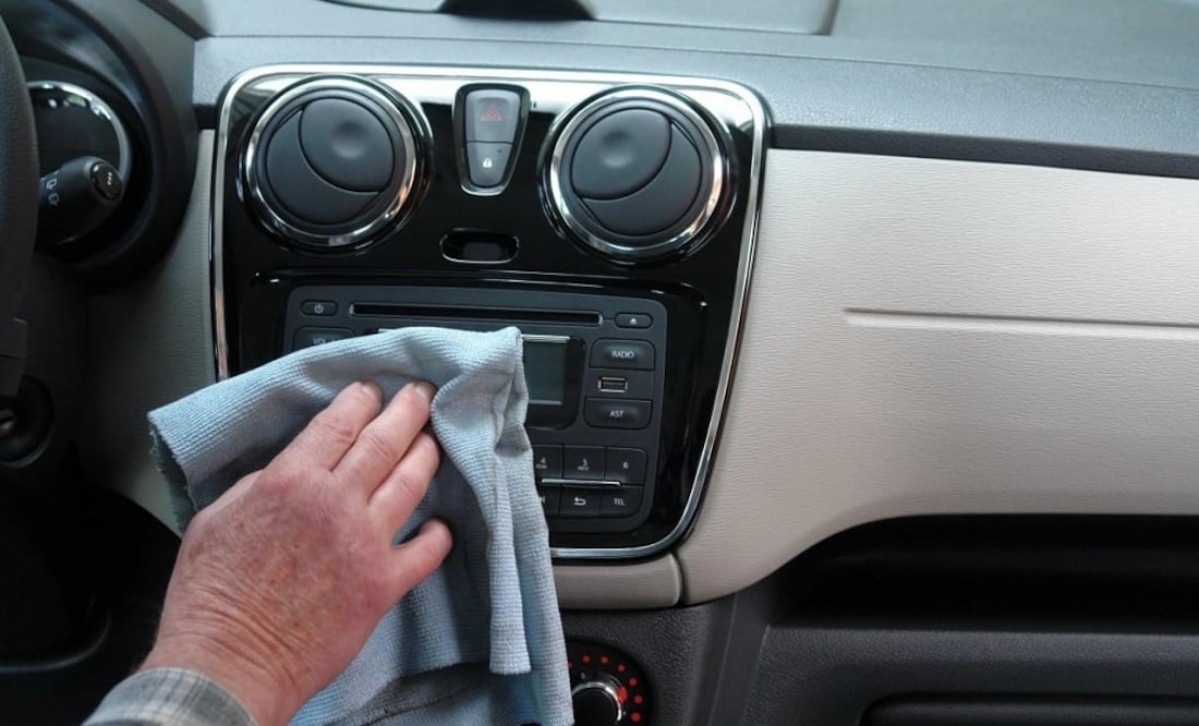 Siete pasos para mantener limpio el tablero del auto