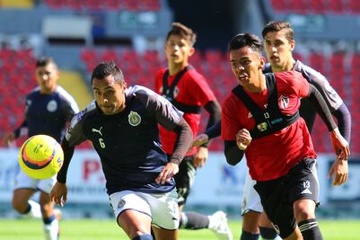 Chivas goleó al Atlas en pretemporada
