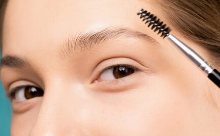 Cómo hacer un tinte con café para cubrir las canas de las cejas