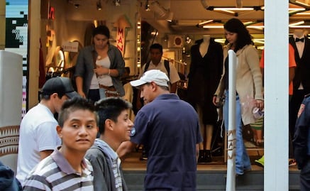 La confianza de los consumidores cae al peor nivel desde 2022