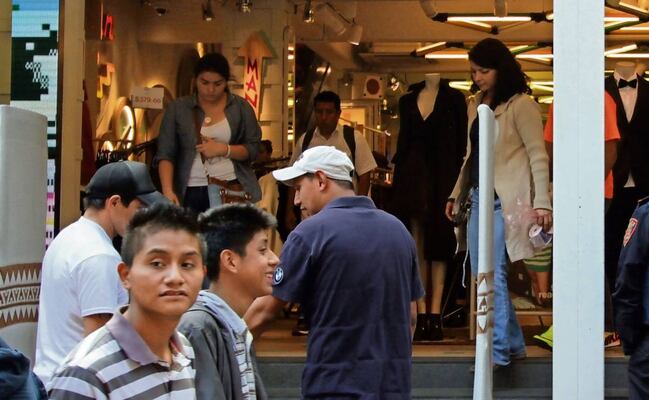 La confianza de los consumidores cae al peor nivel desde 2022