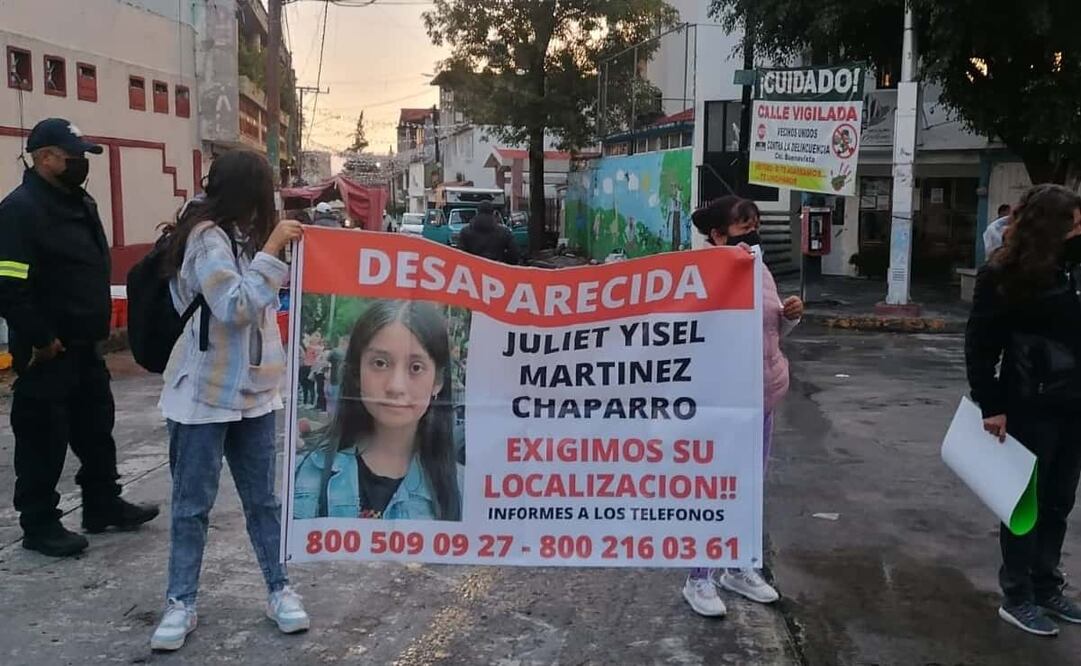 Desde las siete de la mañana familiares y vecinos de las dos jóvenes iniciaron una protesta. Foto: Especial