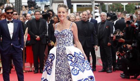 Sharon Stone se queda sin falda en plena alfombra roja de Cannes