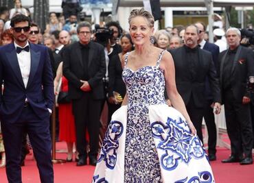 Sharon Stone se queda sin falda en plena alfombra roja de Cannes