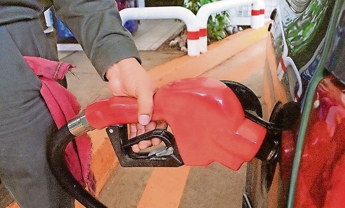 La gasolina premium más cara se vende en Nuevo León, donde llegó a 26.05 pesos. Archivo El Universal